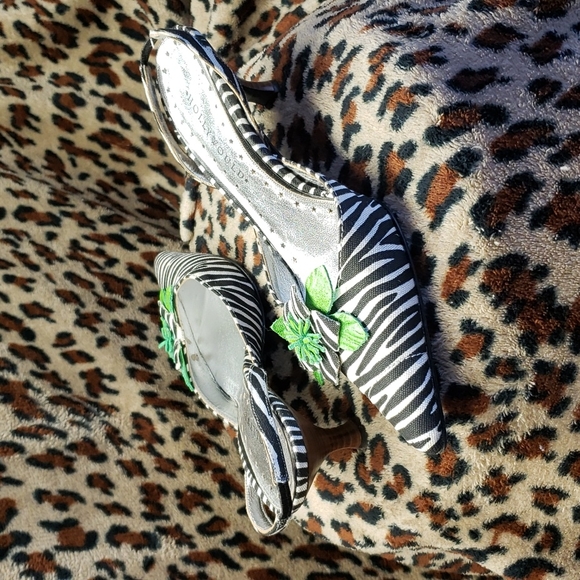 Shoes - Picture 1 of 4